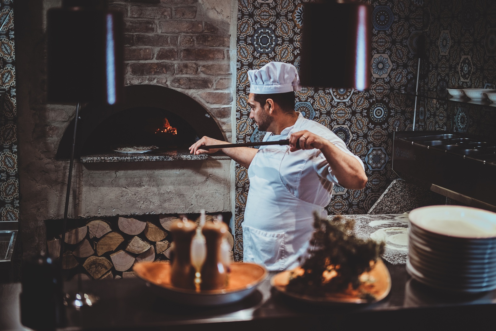 Italienische Pizza mit frischen Zutaten