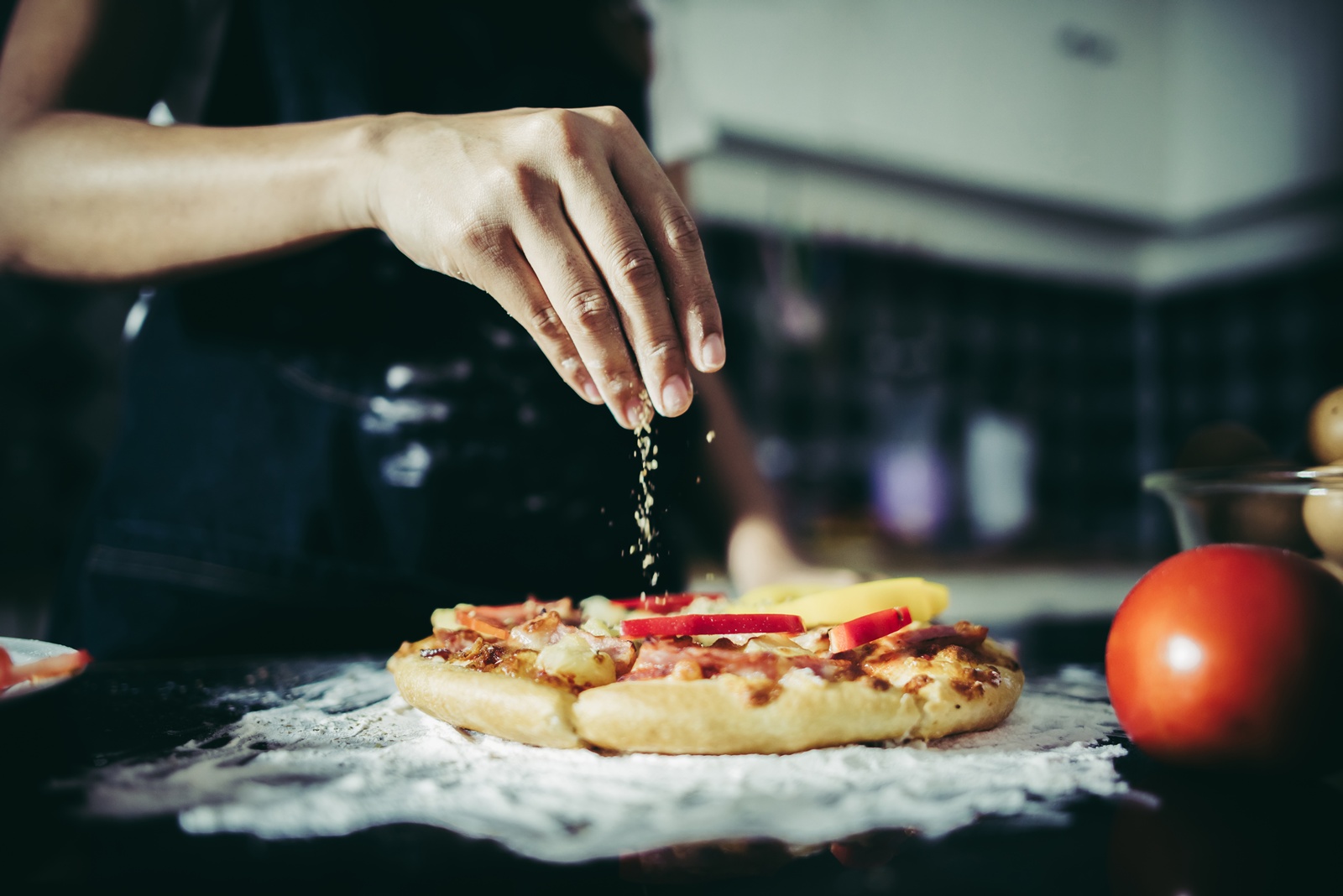 Italienische Pizza mit frischen Zutaten